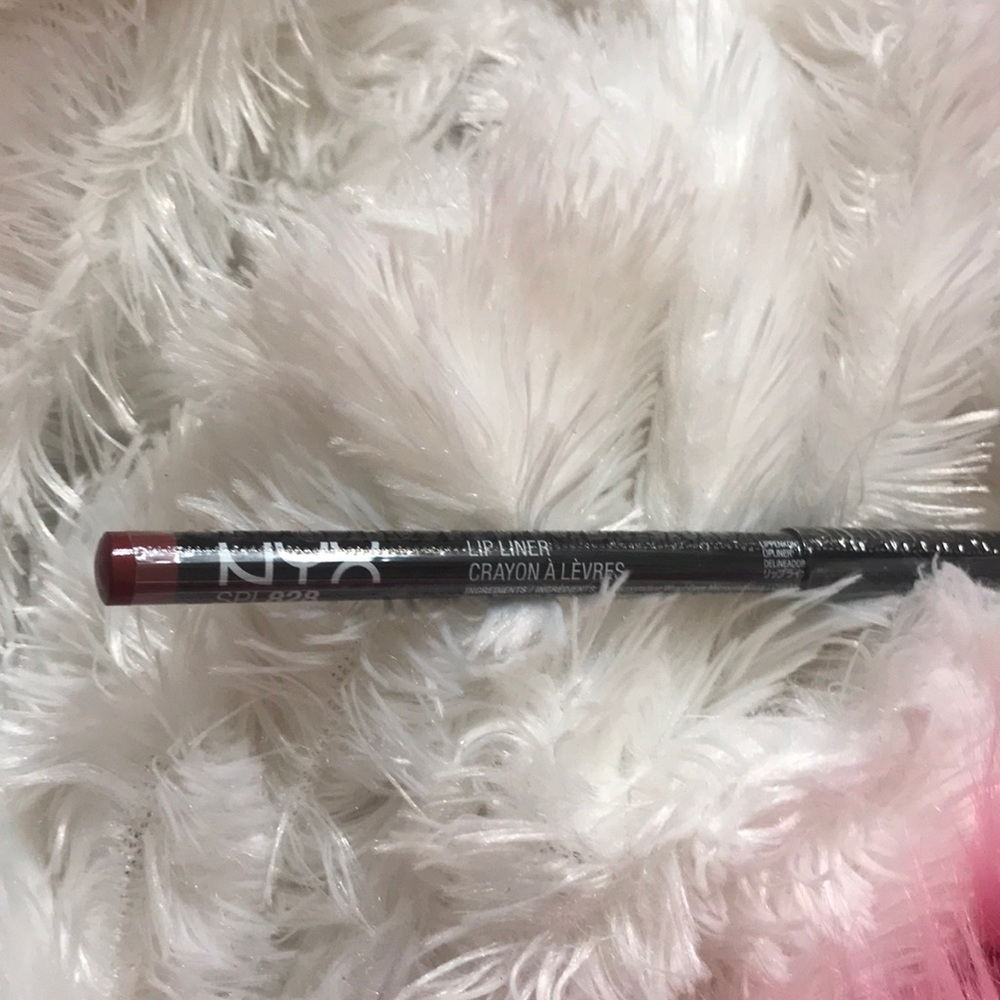 NYX lipliner in “ ever”